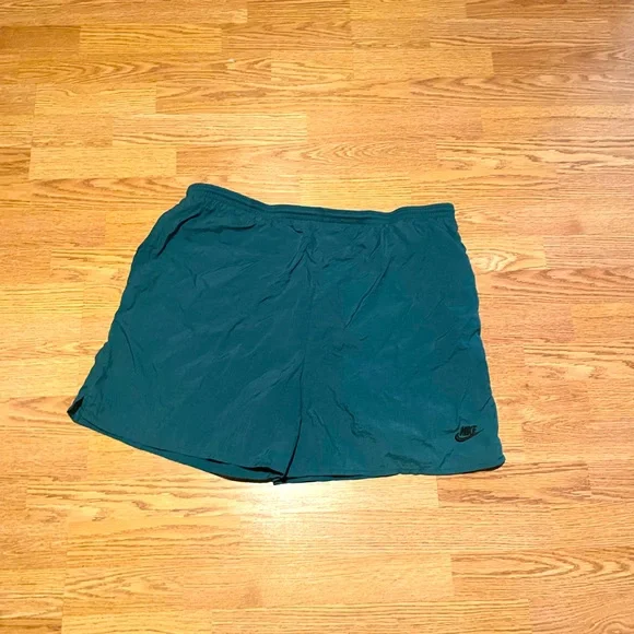 Nike Vintage shorts - Picture 1 of 3
